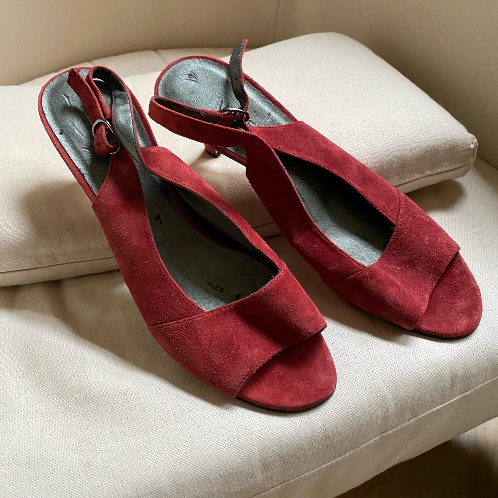 Vaneli Red Suede Peep-toe Kitten Heel - size 9 narrow